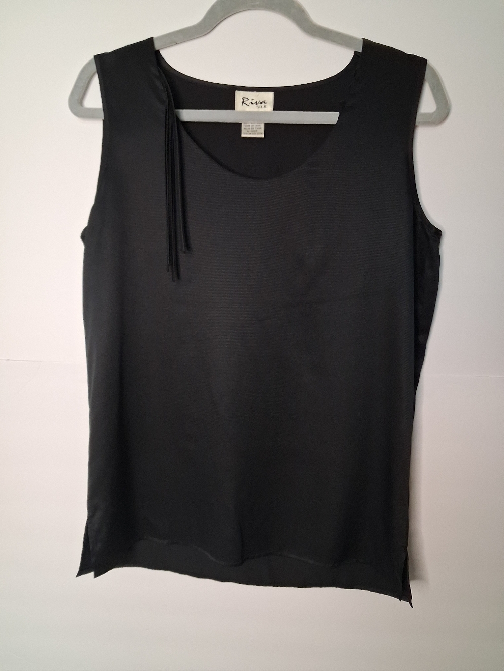 Riva 100% Silk Black Sleeveless Scoop Neck Shell Tank Top